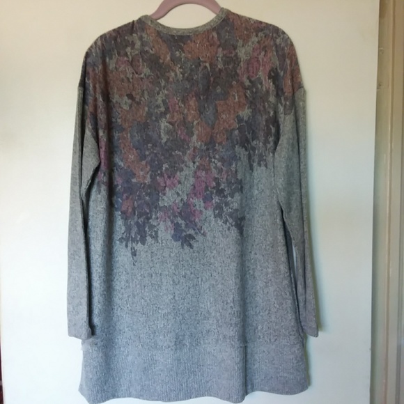 CUPIO blush soft lightweight top in size small/petite. - Picture 5 of 5